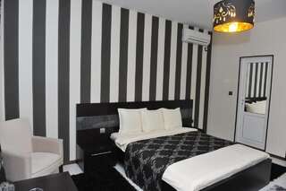 Мотели Eros Motel Сандански Стандартный двухместный номер с 1 кроватью или 2 отдельными кроватями-2